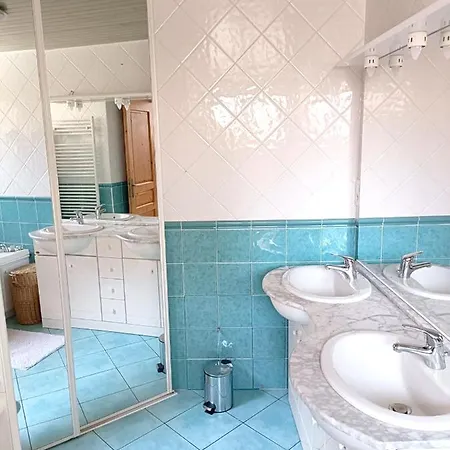 Casa de Férias Maison De 2 Chambres Avec Jardin Clos Et Wifi A