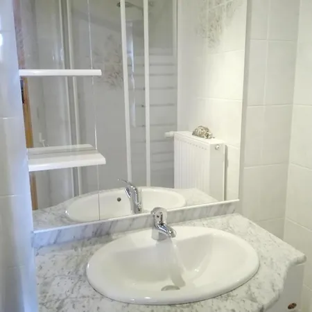 Casa de Férias Maison De 2 Chambres Avec Jardin Clos Et Wifi A *